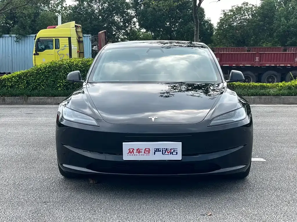 Tesla Model 3 — фото 4