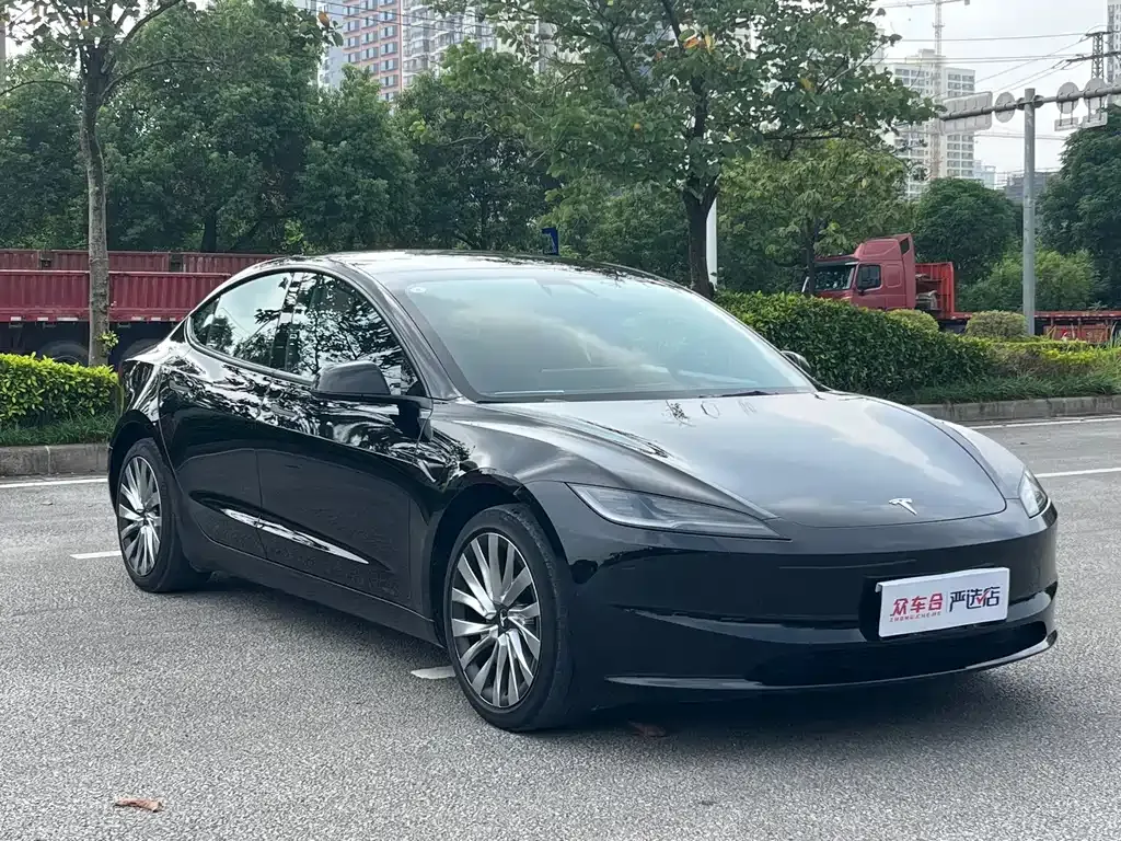 Tesla Model 3 — фото 8