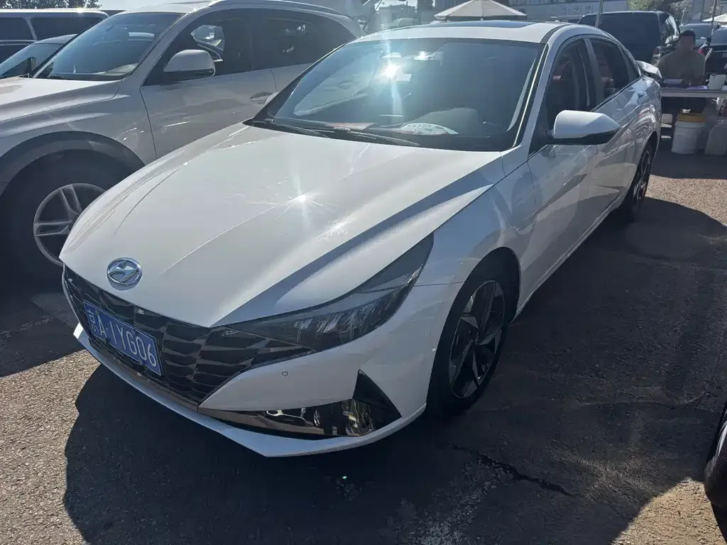 Hyundai Elantra — фото 1