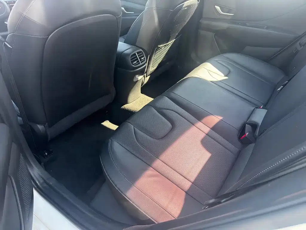 Hyundai Elantra — фото 10