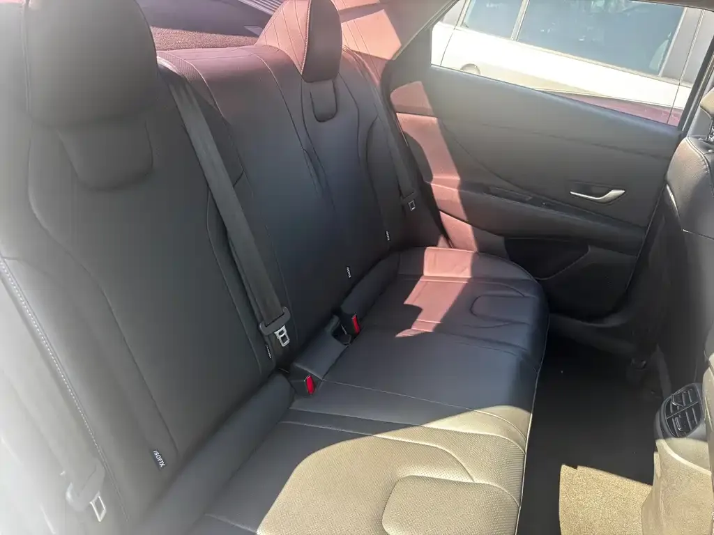 Hyundai Elantra — фото 2