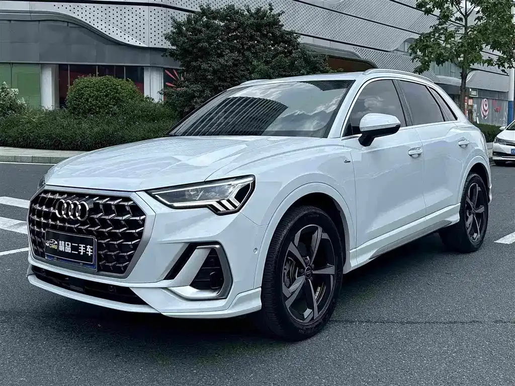 Audi Q3 — фото 1