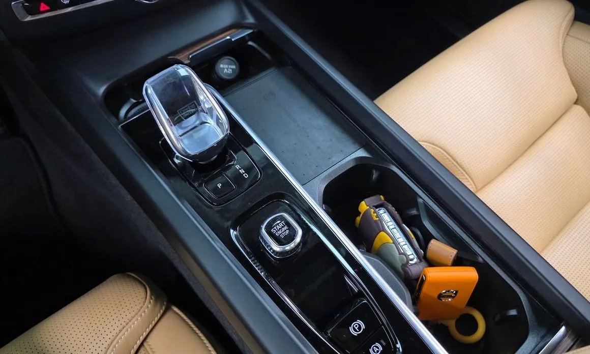 Volvo XC60 — фото 10