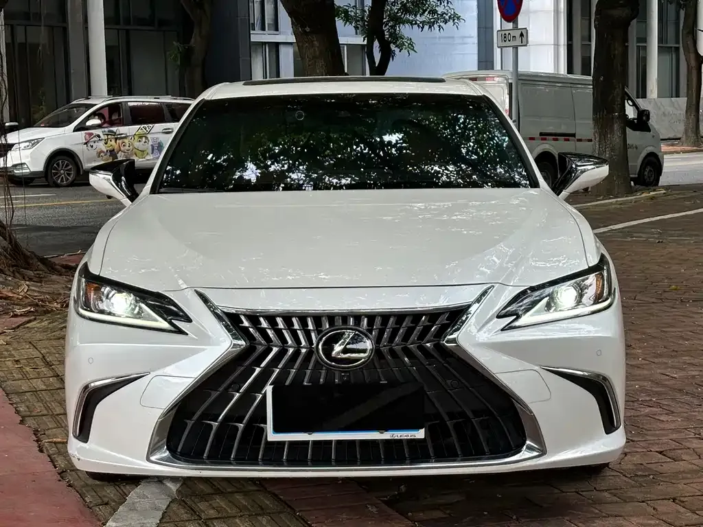 Lexus ES — фото 9