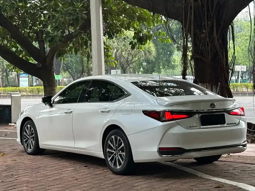 Lexus ES — фото 7