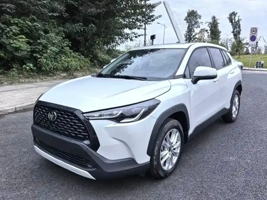 Toyota Corolla Cross — фото 1