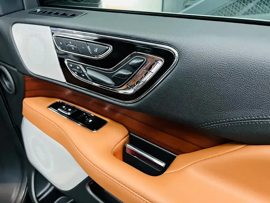 Lincoln Navigator — фото 10