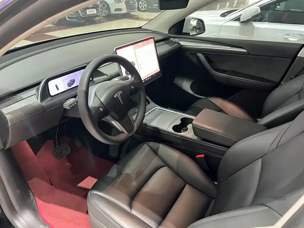 Tesla Model Y — фото 6