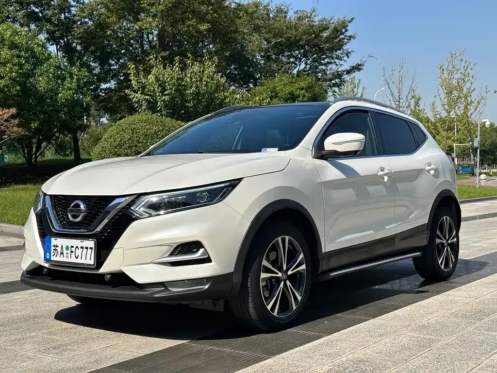 Nissan Qashqai — фото 1