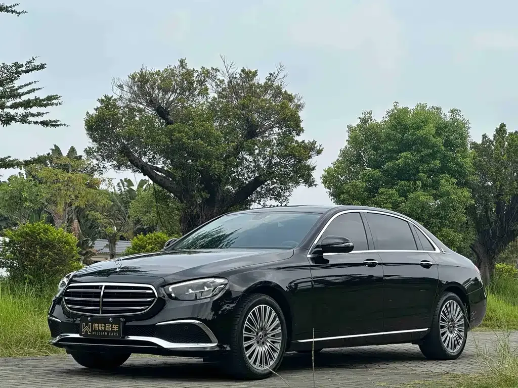Mercedes-Benz E-Class — фото 1
