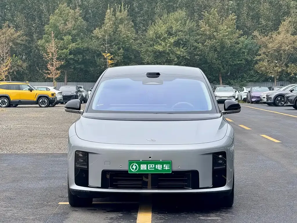 Li Auto Li i8 — фото 10