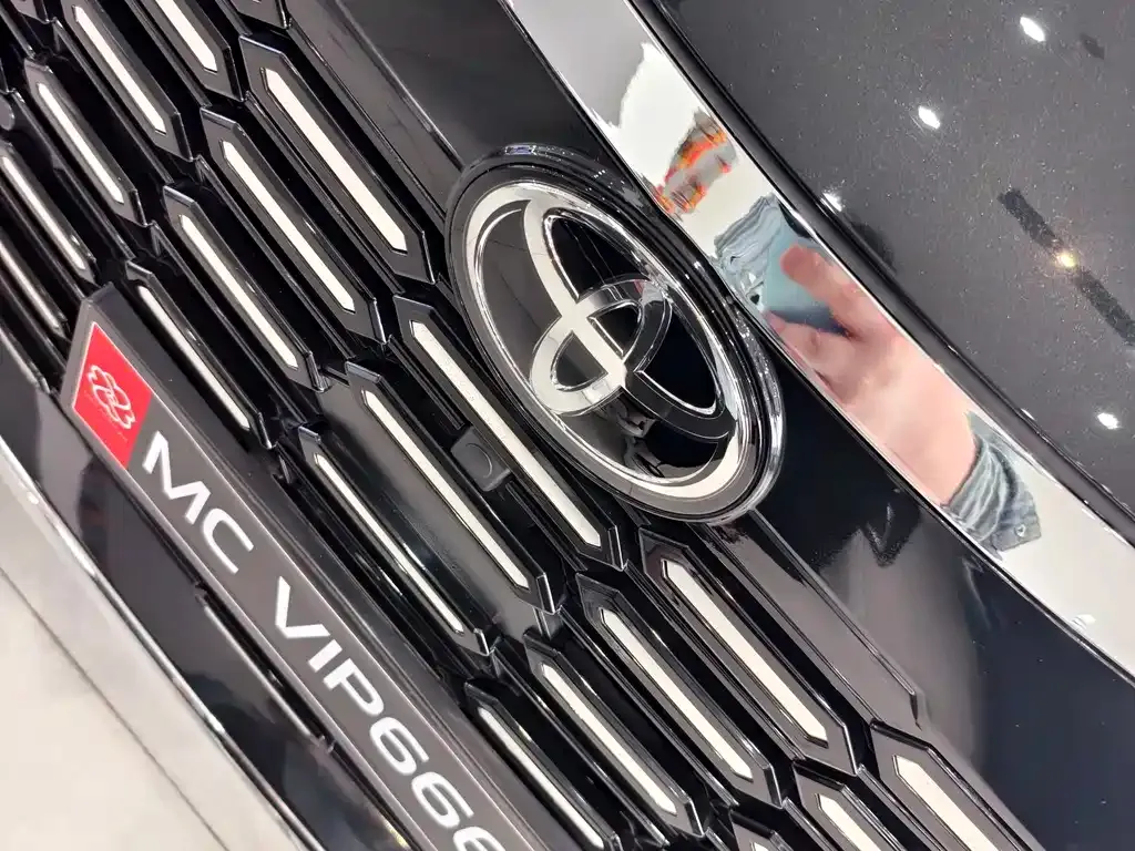 Toyota Granvia — фото 9