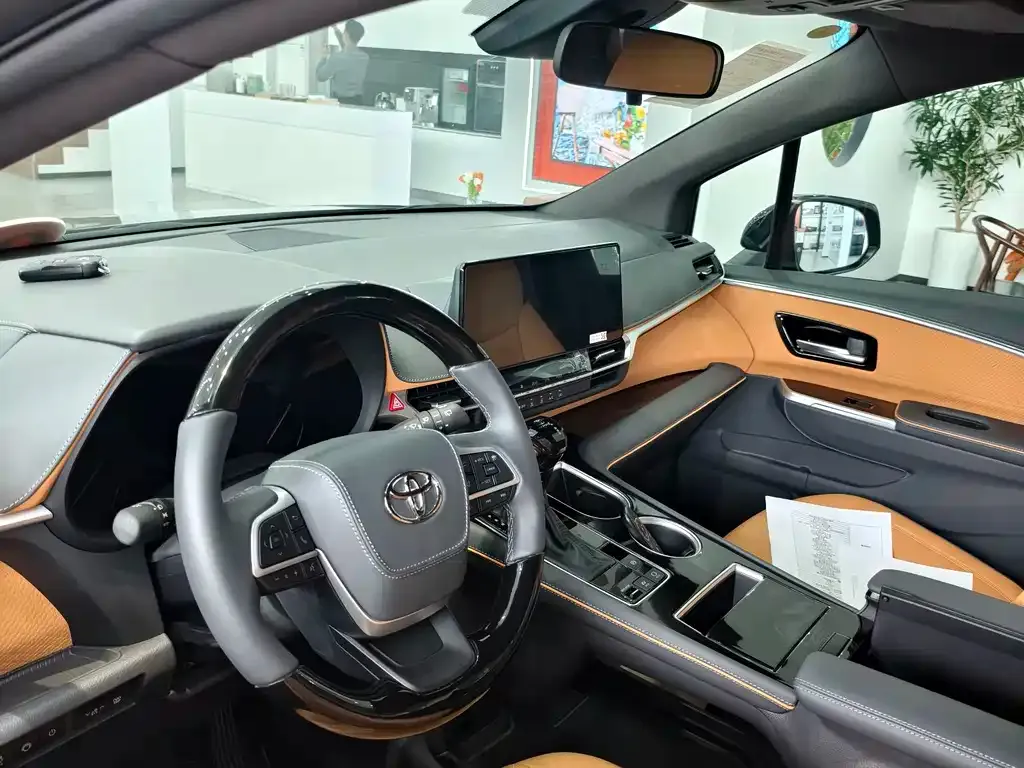 Toyota Granvia — фото 7