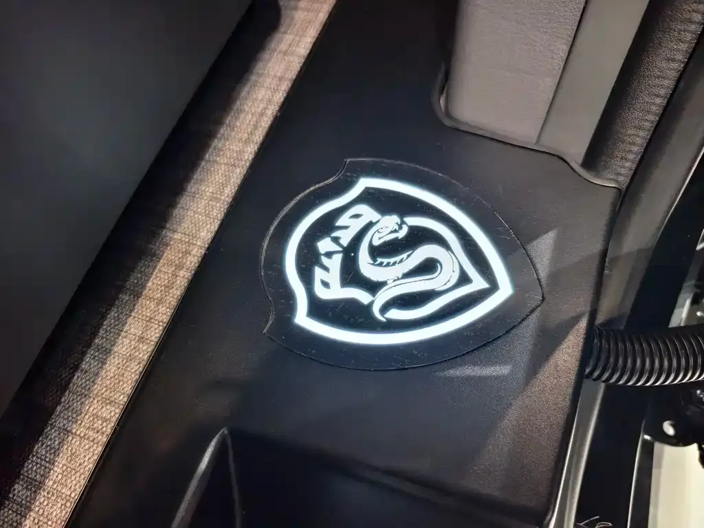 Toyota Granvia — фото 3