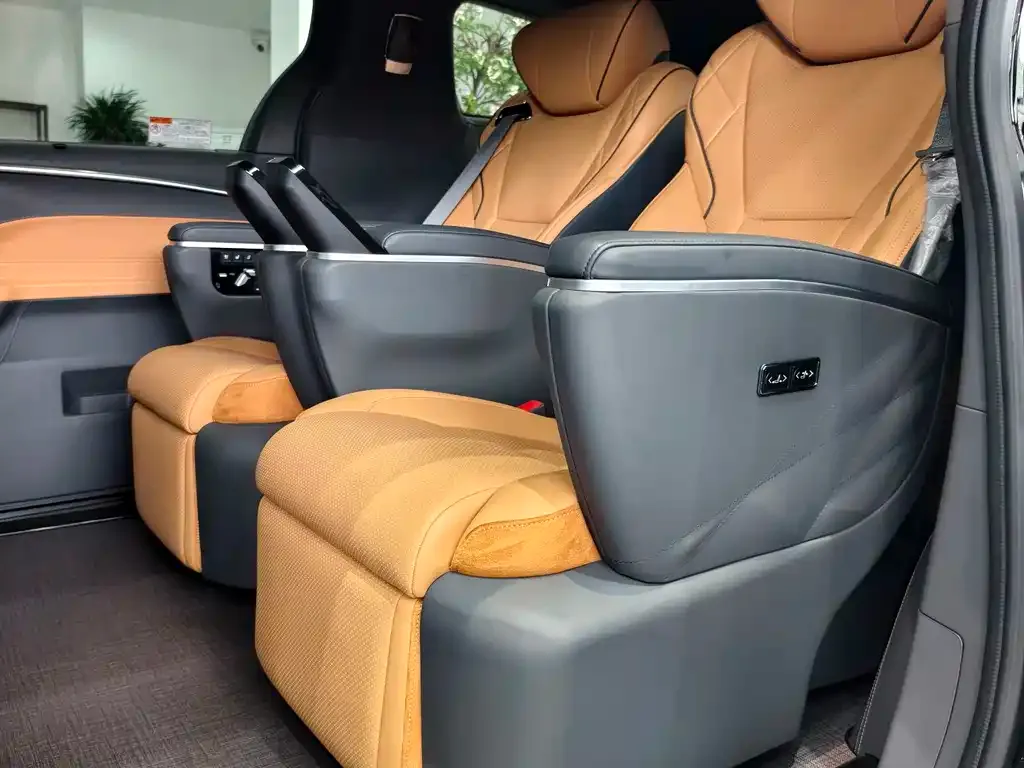 Toyota Granvia — фото 2