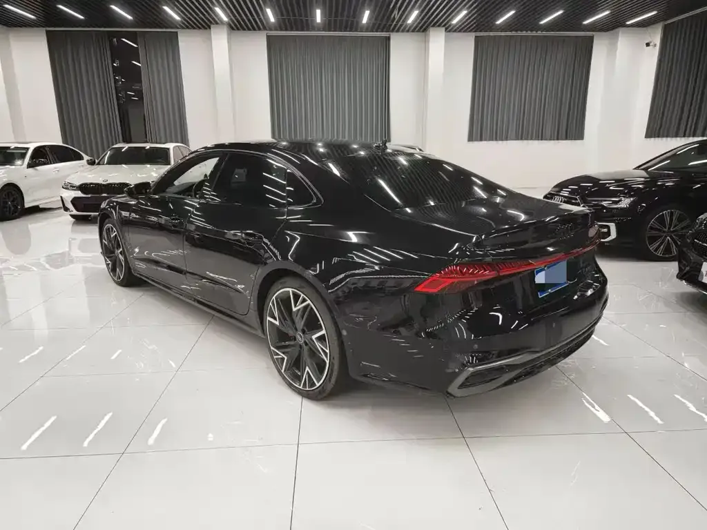 Audi A7L — фото 5