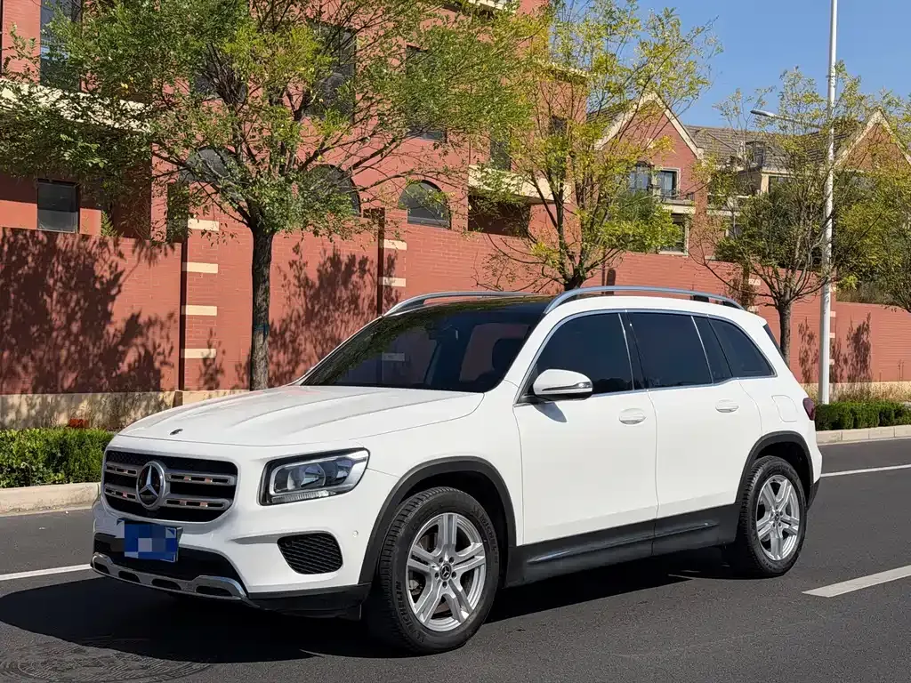Mercedes-Benz GLB — фото 1