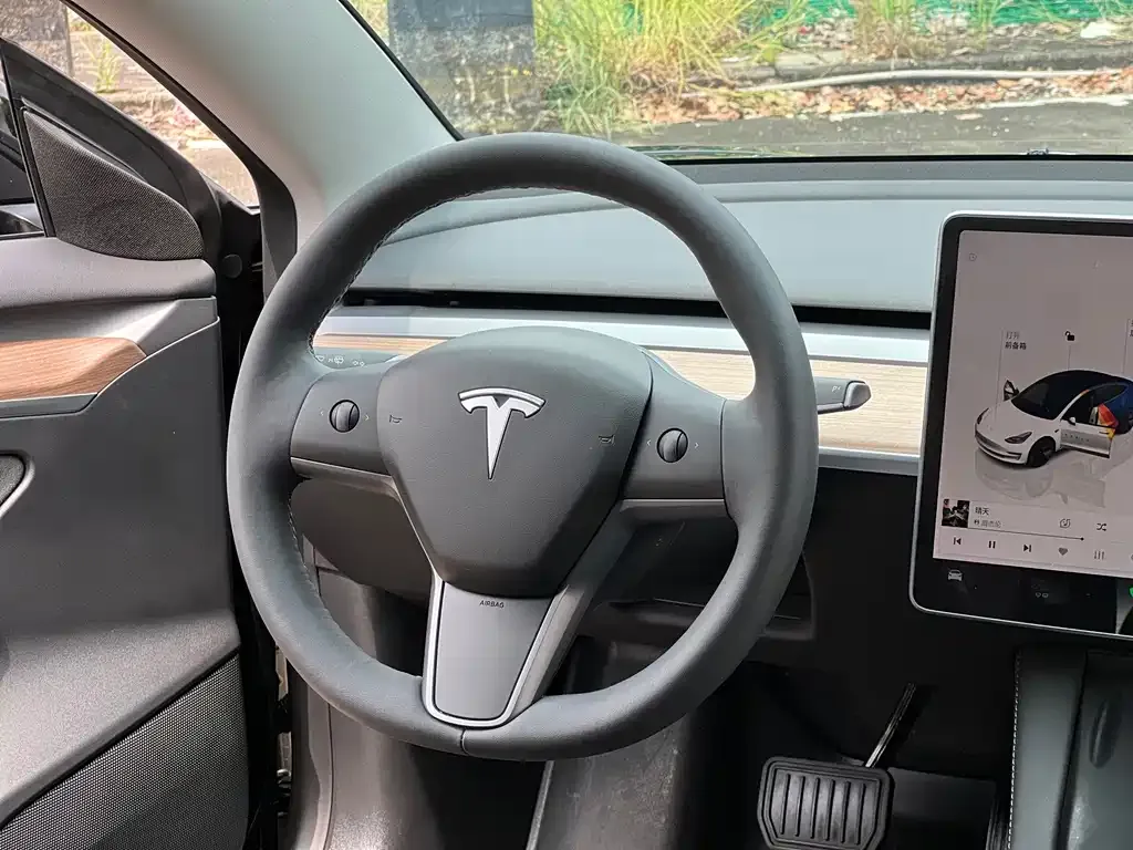Tesla Model 3 — фото 7