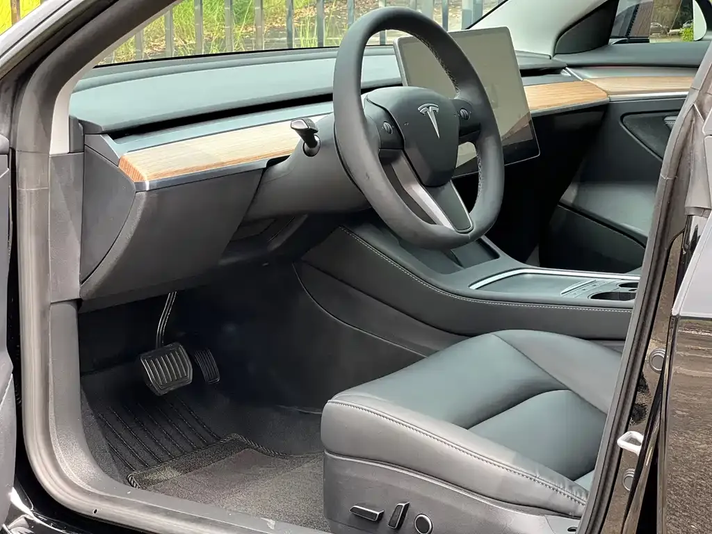 Tesla Model 3 — фото 5