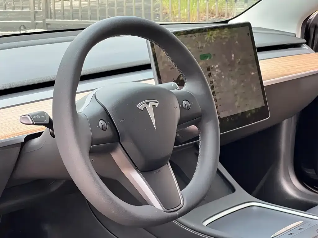 Tesla Model 3 — фото 8