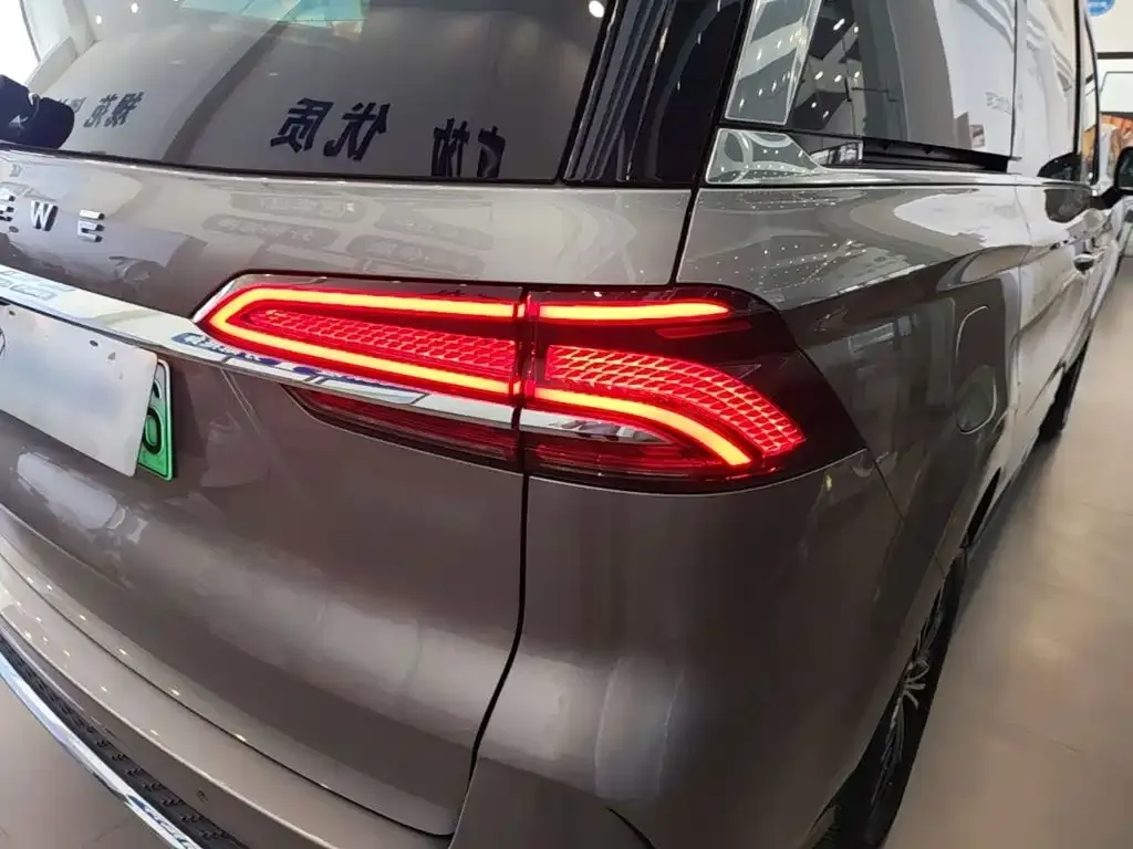 Roewe iMAX8 New Energy — фото 9