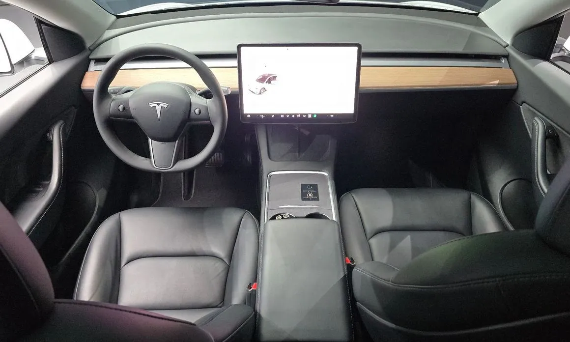 Tesla Model Y — фото 9