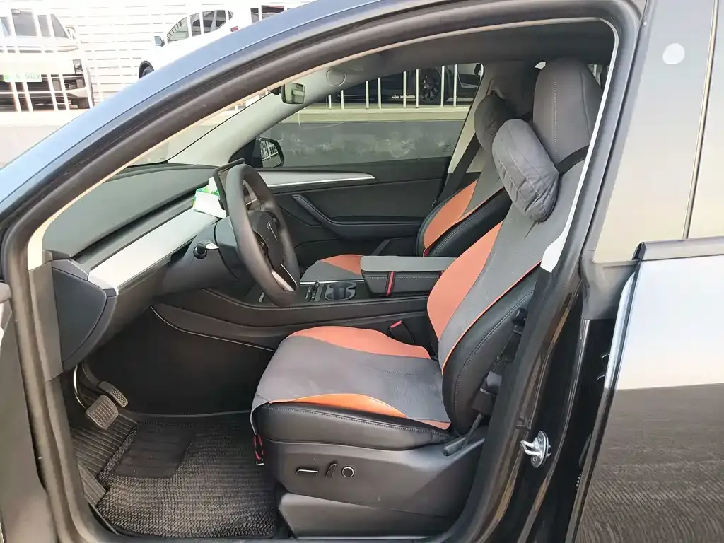 Tesla Model Y — фото 8
