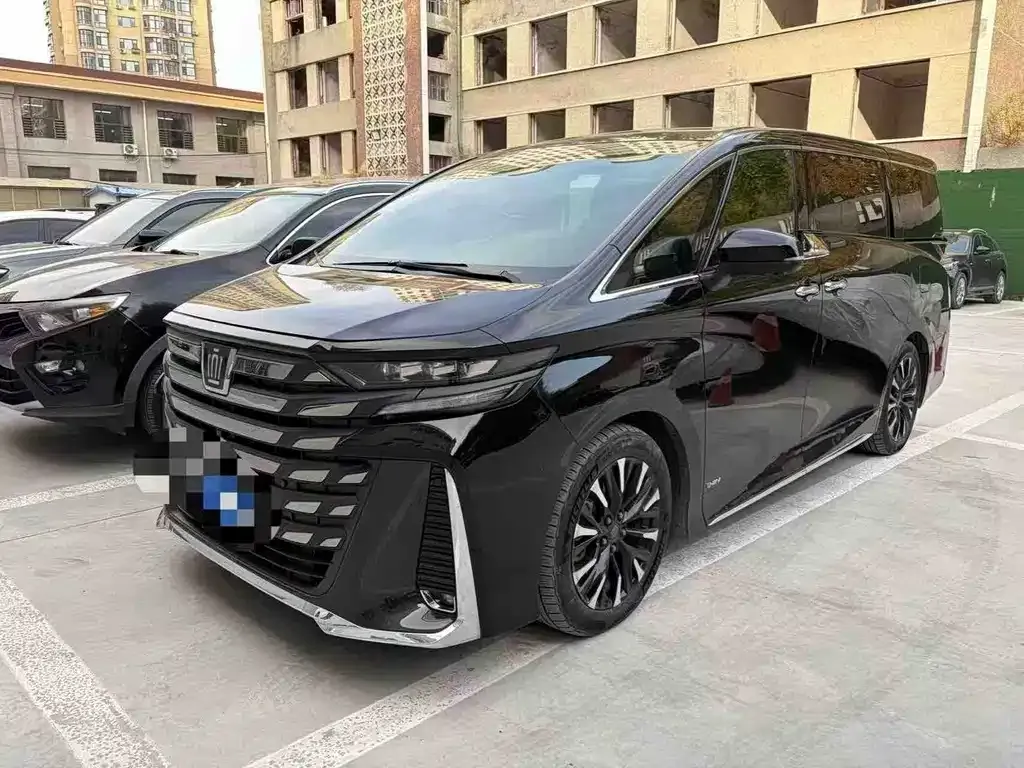 Toyota Vellfire — фото 1