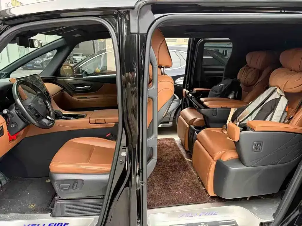 Toyota Vellfire — фото 2