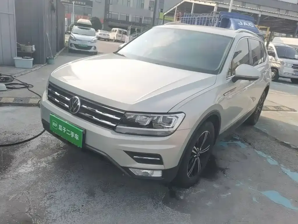 Volkswagen Tiguan L — фото 1