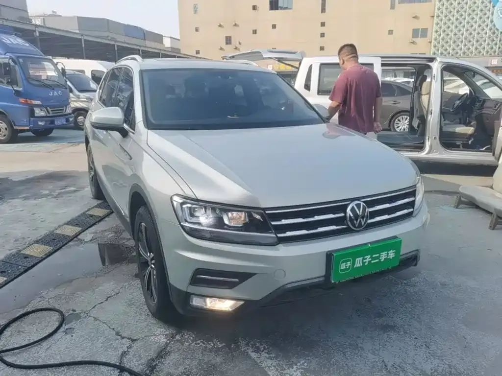 Volkswagen Tiguan L — фото 8