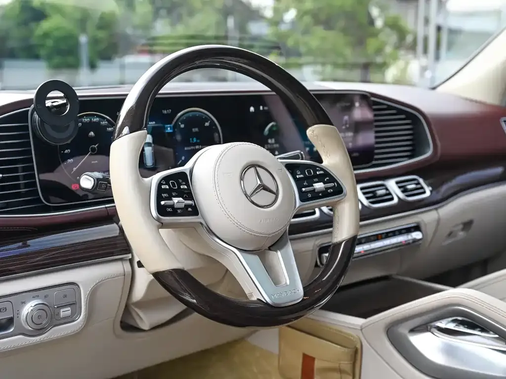 Mercedes-Benz GLS — фото 9