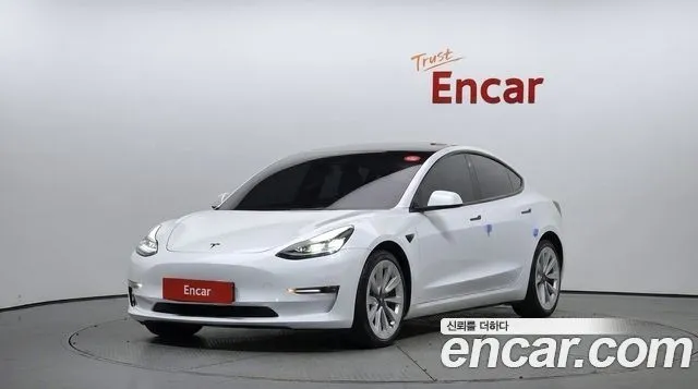 Tesla Model 3 — фото 1