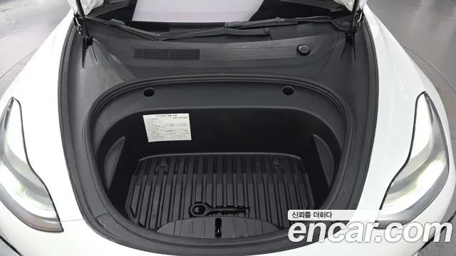 Tesla Model 3 — фото 10
