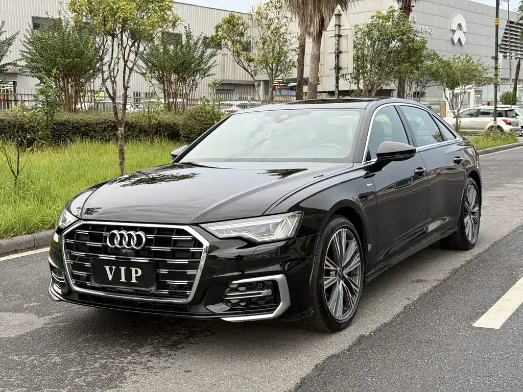 Audi A6L — фото 1