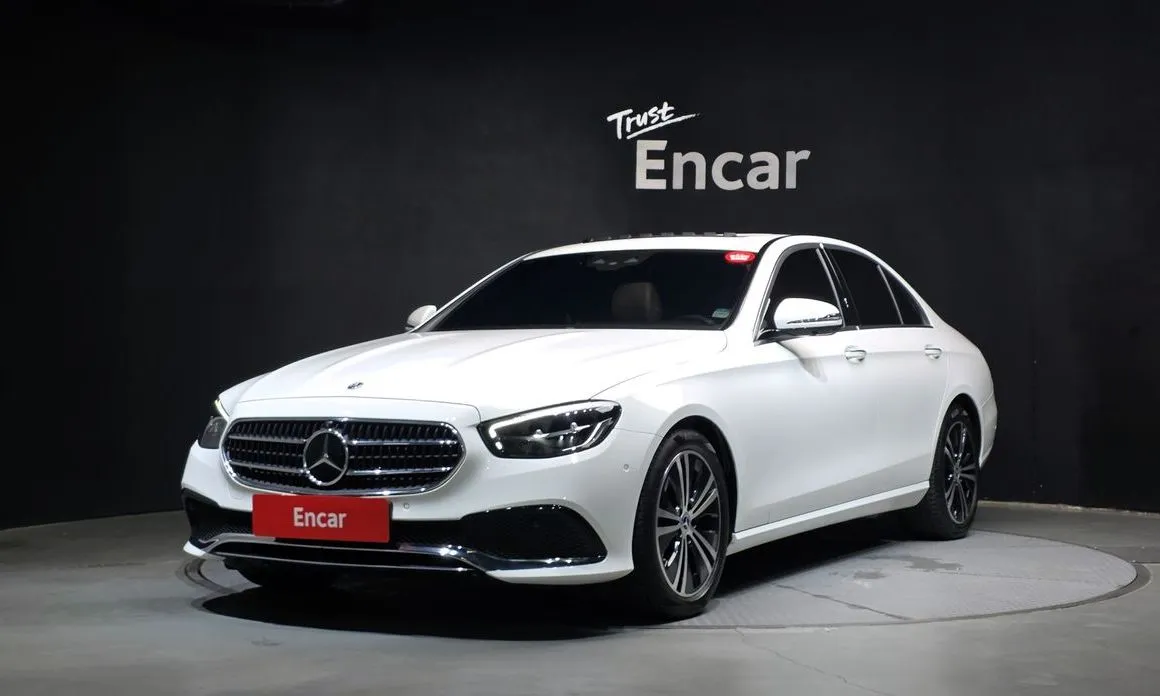 Mercedes-Benz E-Class — фото 1