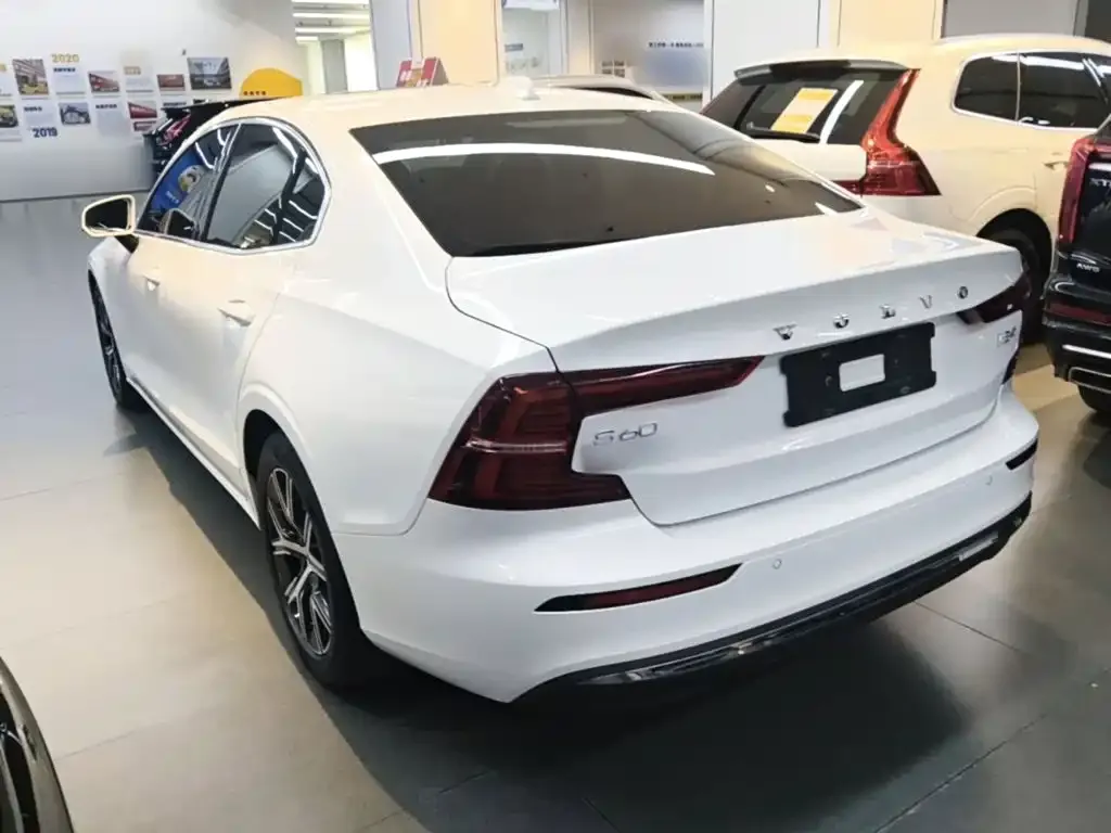 Volvo S60 — фото 10