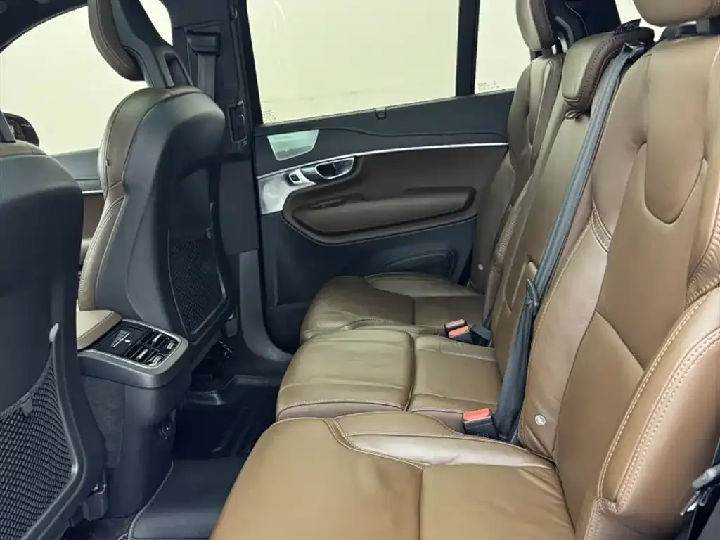 Volvo XC90 — фото 10