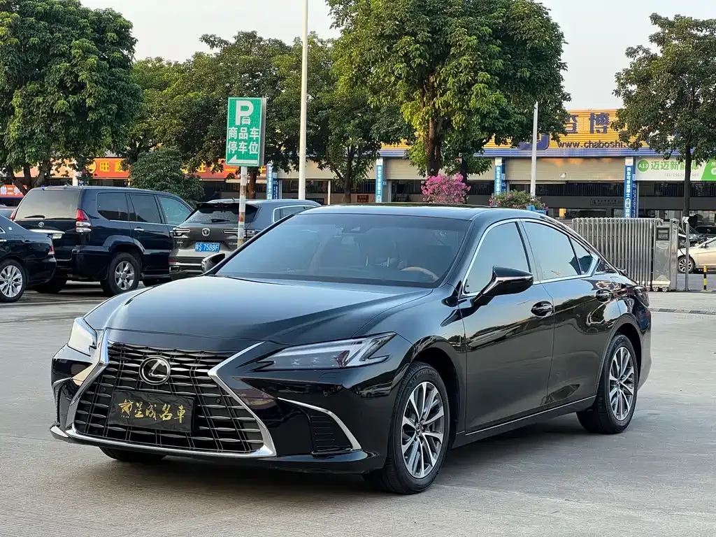 Lexus ES — фото 1