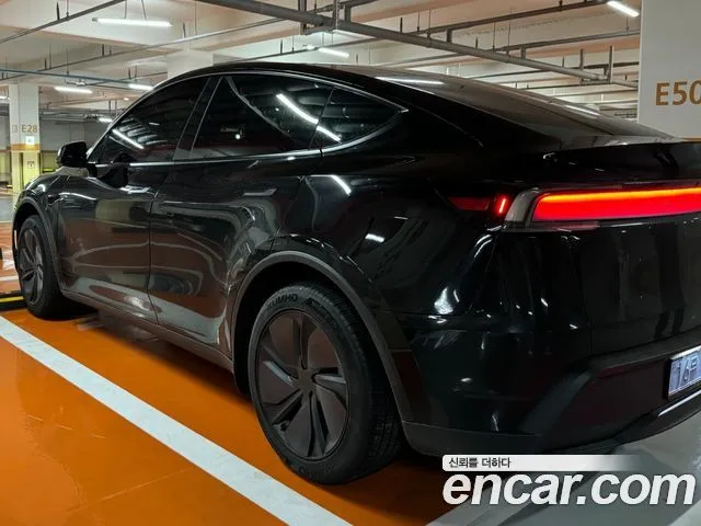 Tesla Model Y — фото 10