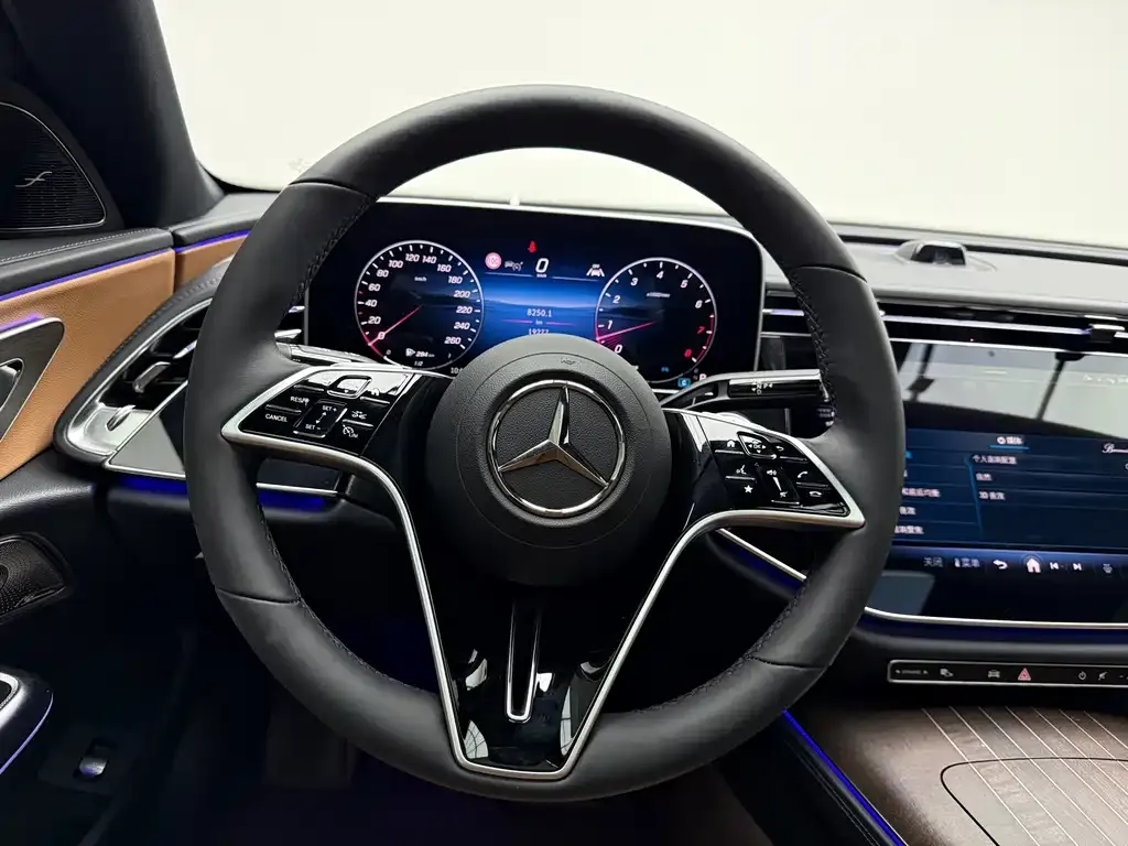 Mercedes-Benz E-Class — фото 3