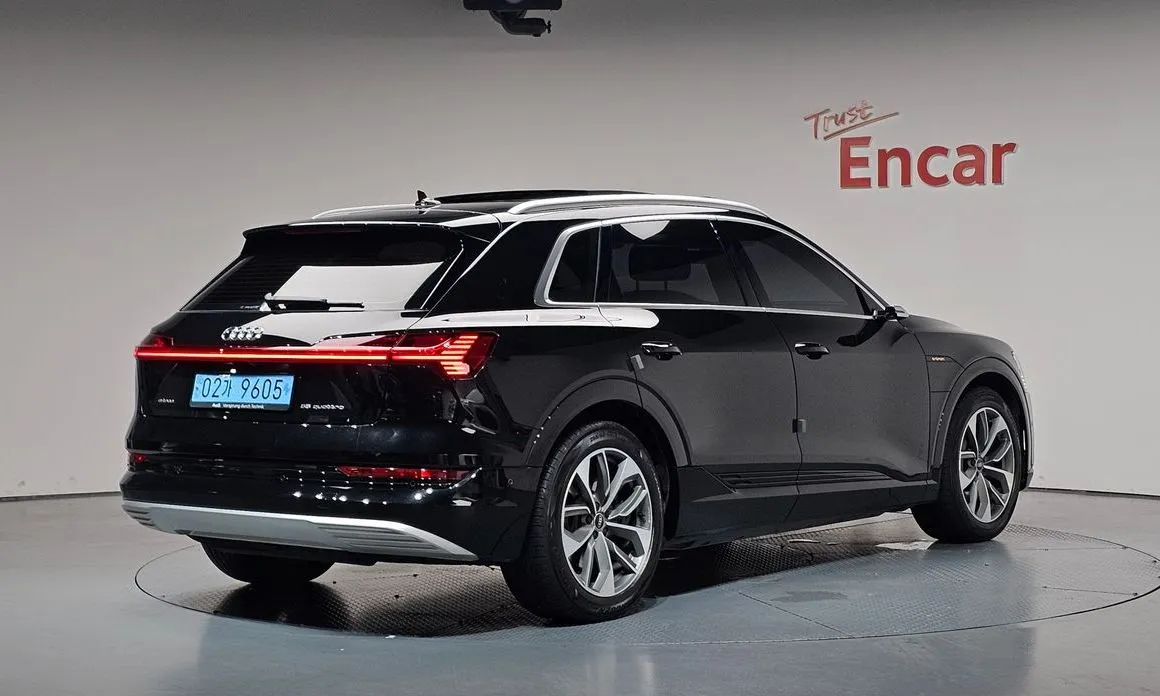 Audi e-tron — фото 6