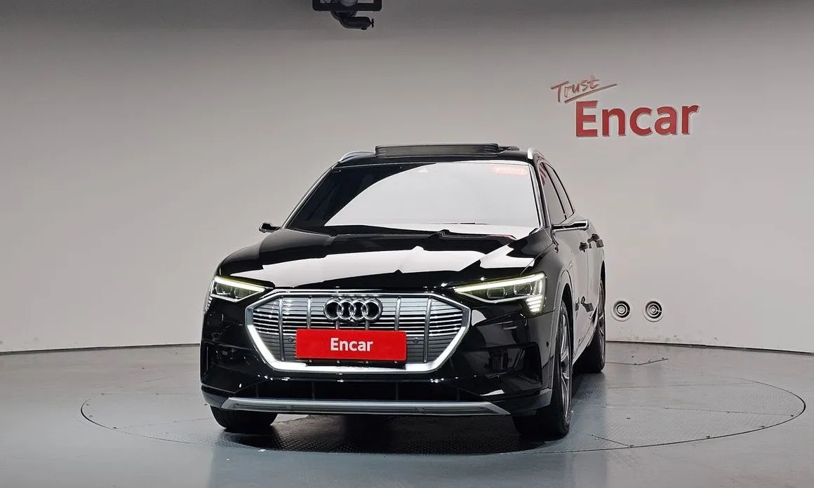 Audi e-tron — фото 5