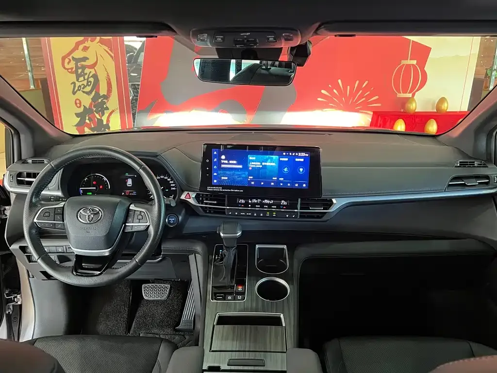 Toyota Sienna — фото 4