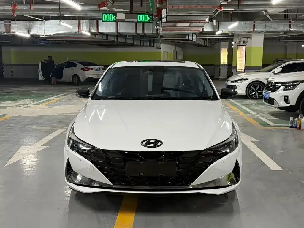 Hyundai Elantra — фото 3