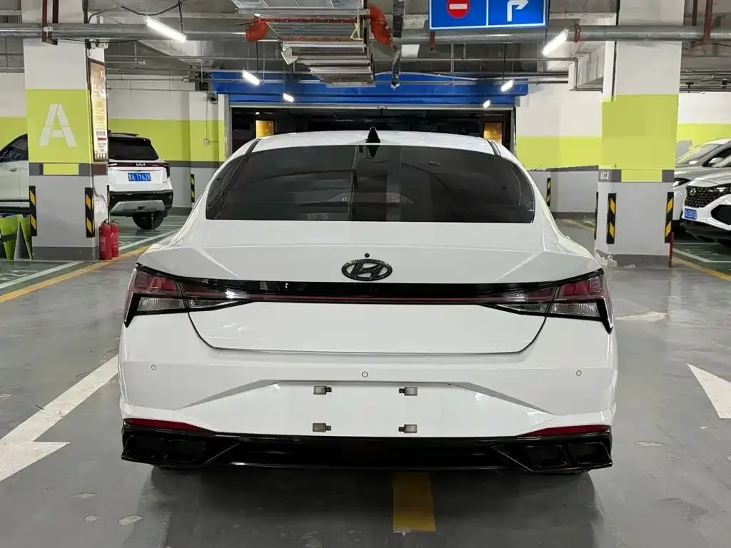 Hyundai Elantra — фото 4