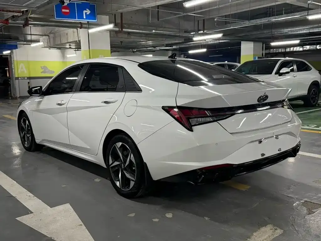 Hyundai Elantra — фото 7