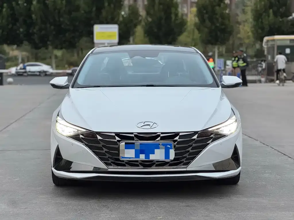 Hyundai Elantra — фото 2