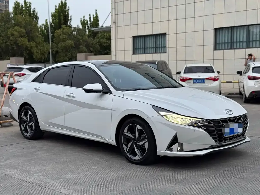 Hyundai Elantra — фото 10