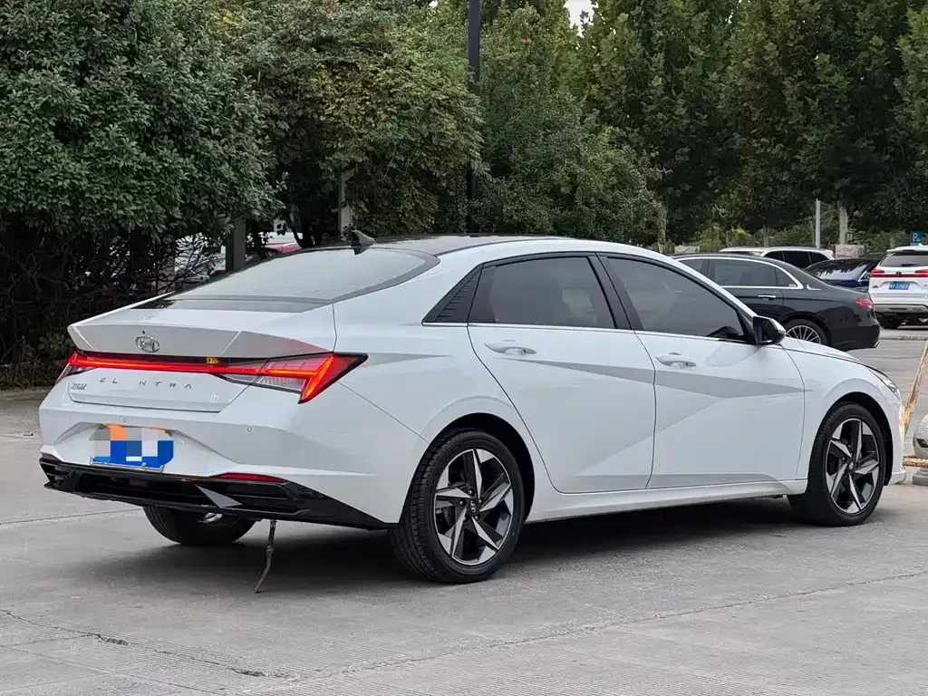 Hyundai Elantra — фото 6